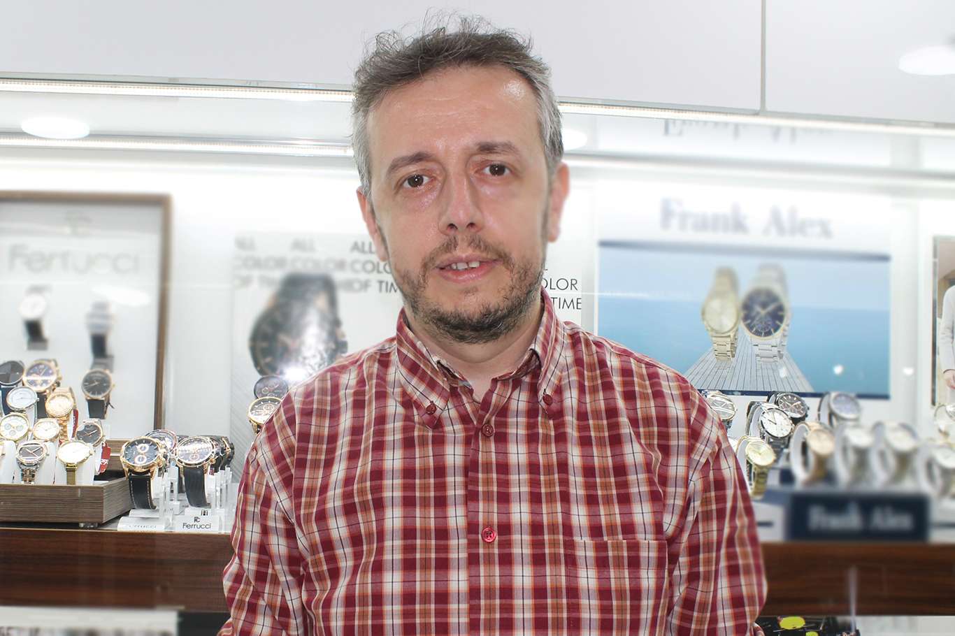 Saatçi esnafı gelin ve damat saatlerine talebin artmasından memnun Saatçi esnafı gelin ve damat saatlerine talebin artmasından memnun